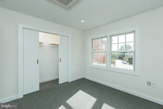 Building Photo - 3400 Roland Ave