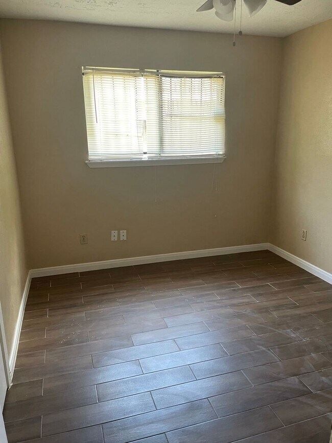 Building Photo - 3 bedroom / 2bath home in Southwest Houston.