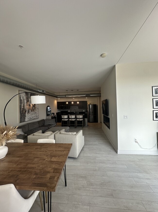 Building Photo - 119 4th St