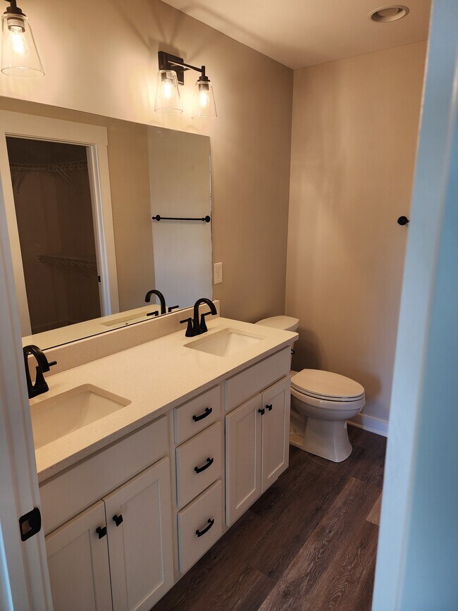 Building Photo - 717 Perrigan Ln