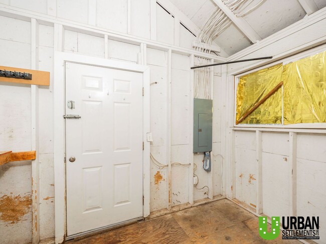 Building Photo - Downtown home for rent.