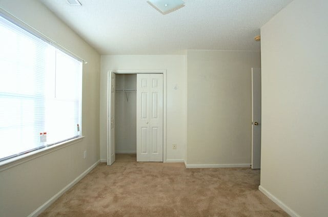 Building Photo - Close to area splash pad and parks