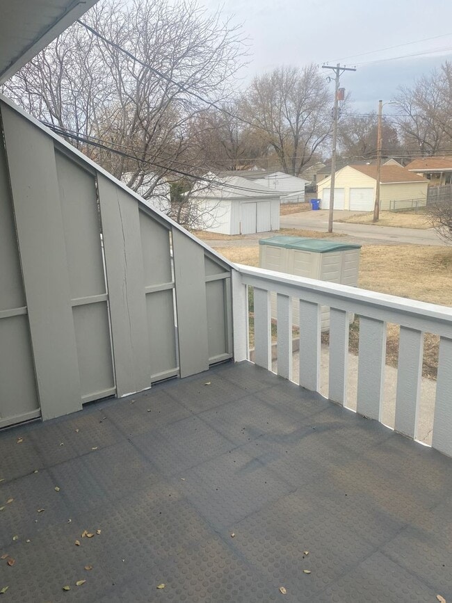 Building Photo - Spacious Duplex in Great Location