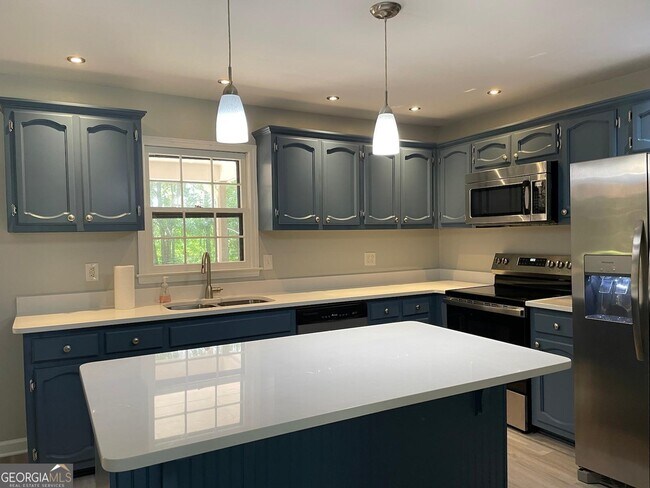 Building Photo - 220 Freestone Dr