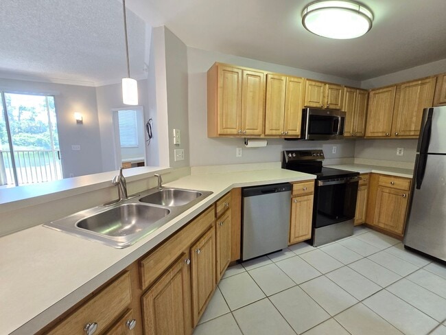 Building Photo - Luxury 1BR/1BA Condo with Fabulous Views i...