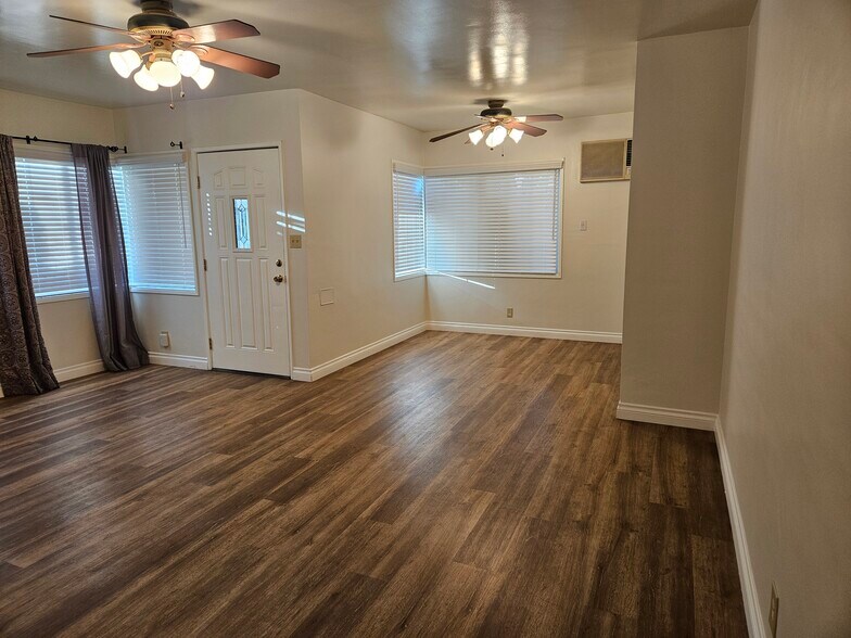 Building Photo - 9966 Glencrest Cir