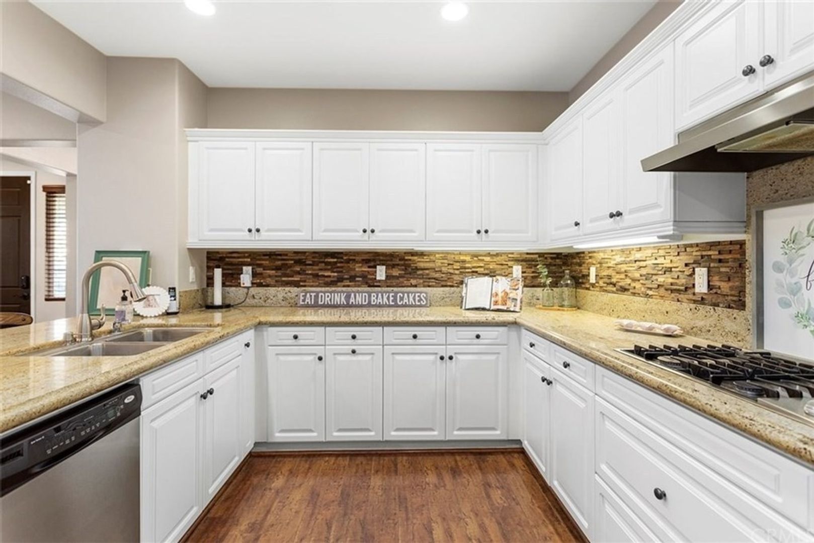 Building Photo - 15826 Elfin Forest Ave