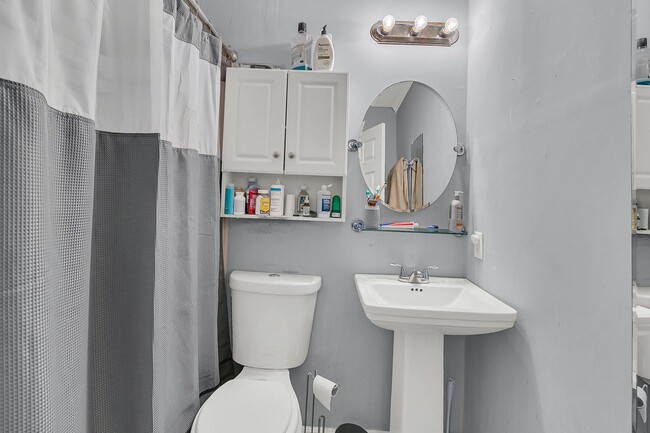 Building Photo - Charming West Ashley Bungalow