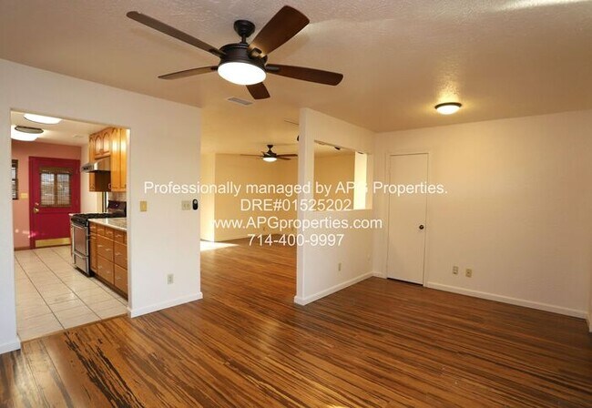 Building Photo - Newly renovated 3 bedroom / 2 bathroom hou...