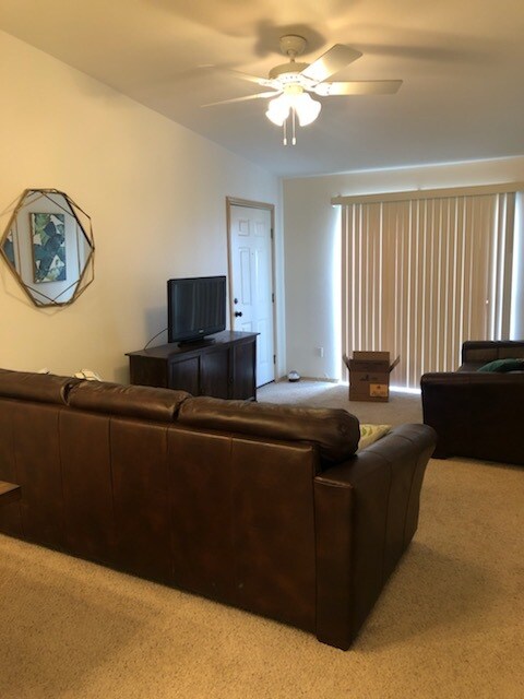 Building Photo - 1645 NE Merman Dr