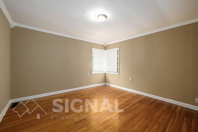 Building Photo - 1156 Skyline Dr