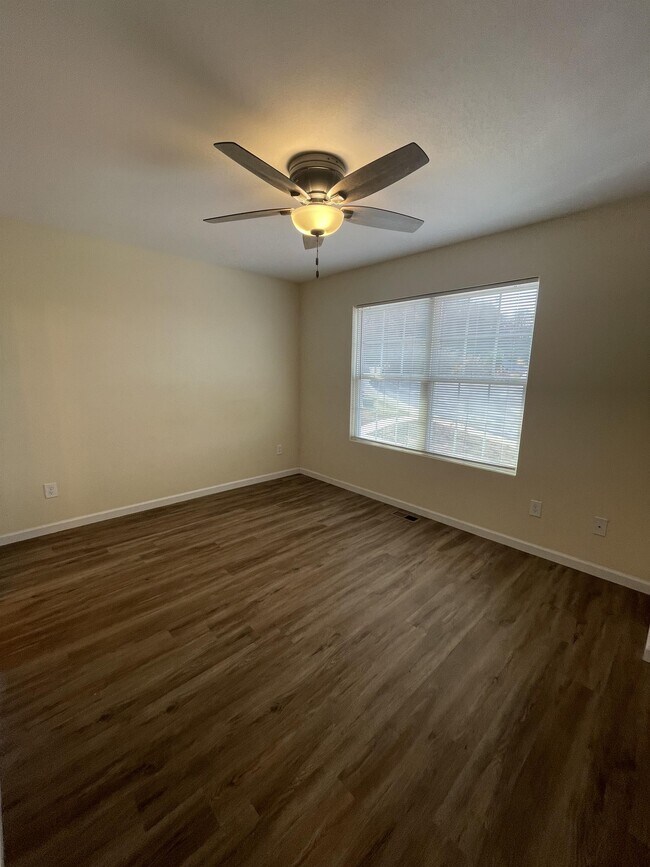 Building Photo - 914 Warrior Hill Dr