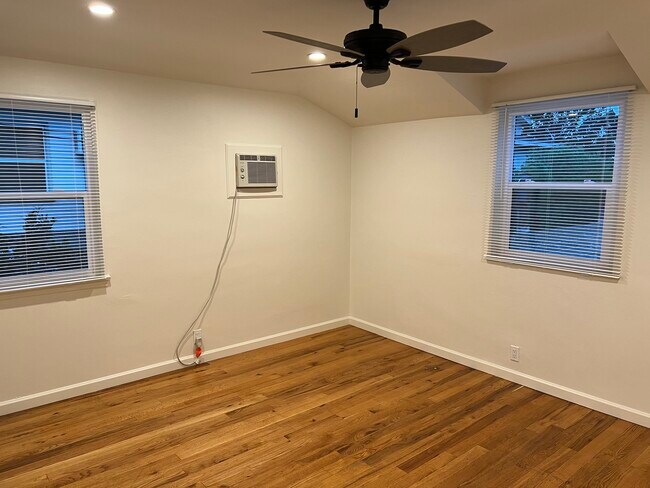 Building Photo - 5535 Radford Ave