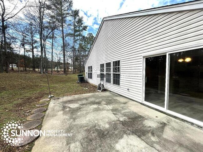 Building Photo - Newly Remodeled 3 Bed/2 Bath near Harrisburg!