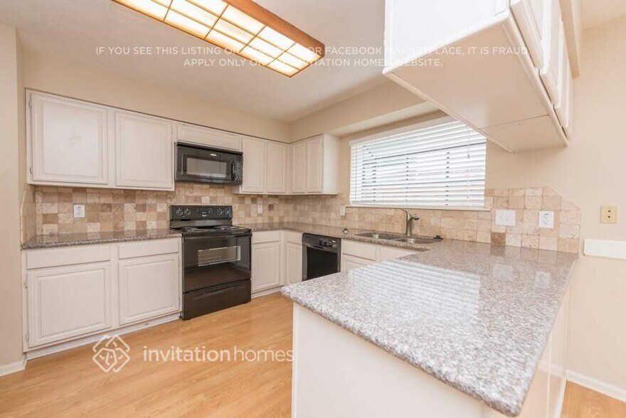 Building Photo - 15119 Manor Hill Dr