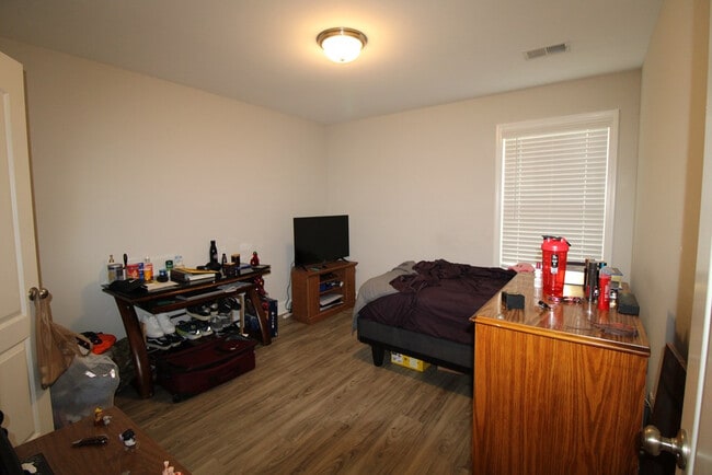 Building Photo - 1315 Mayfield Dr