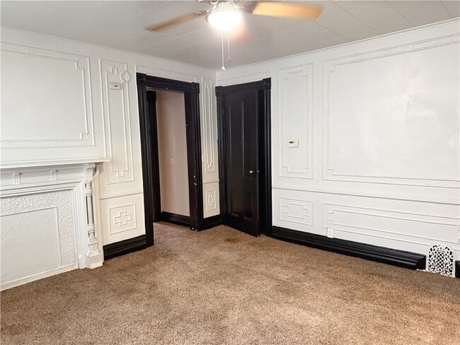 Building Photo - 6-7 Calihan Park