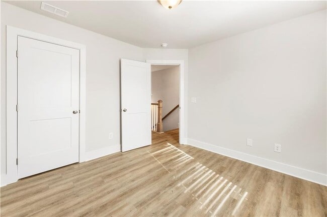 Building Photo - 3 bedroom/2.5 bath Like New in Forsyth Cou...