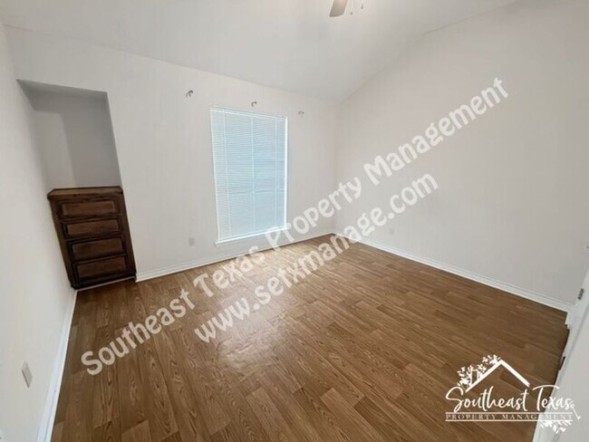 Building Photo - 30 Stephens Ln