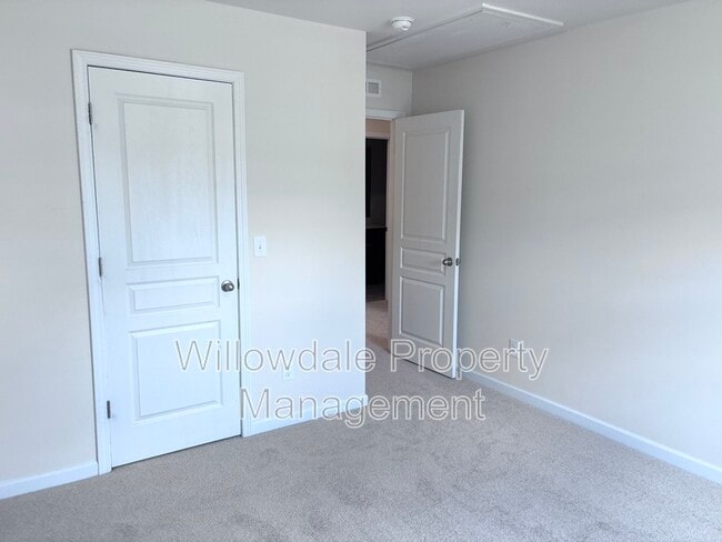 Building Photo - 229 Willow Grove Ln