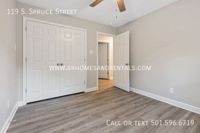 Building Photo - 119 S Spruce St