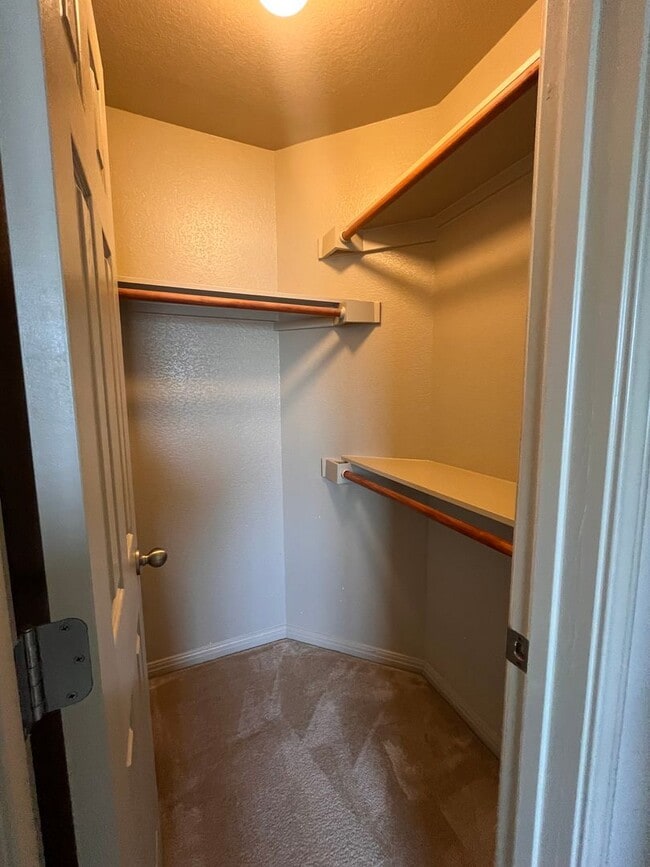 Building Photo - 1bed/1bath Garage Apartment