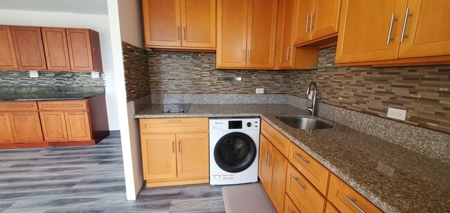 Building Photo - Convenient 2 bed, 1 bath, 1 parking unit in Makiki