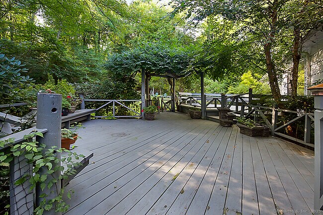 Building Photo - 2180 Cross Hwy