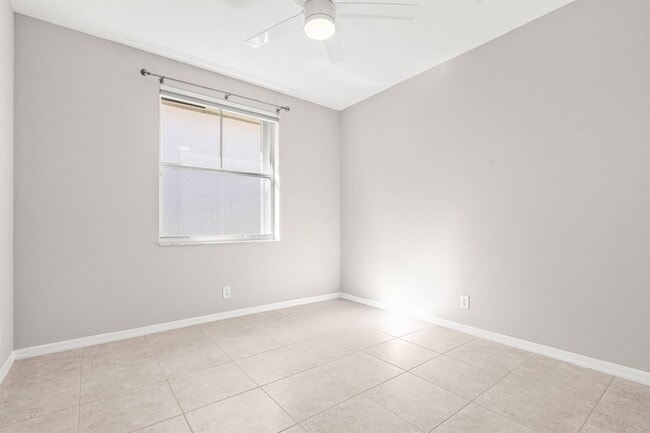 Building Photo - 1366 Crossbill Ct