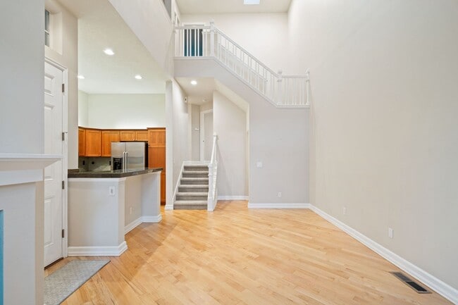 Building Photo - 6610 NE Rosebay Dr