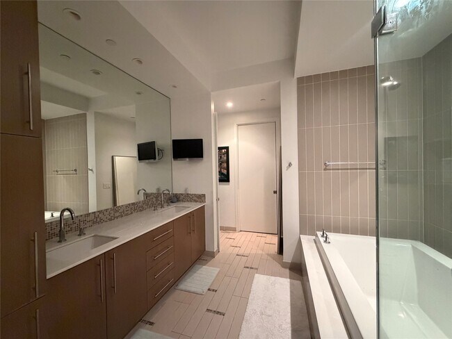 Building Photo - 1600 Post Oak Blvd