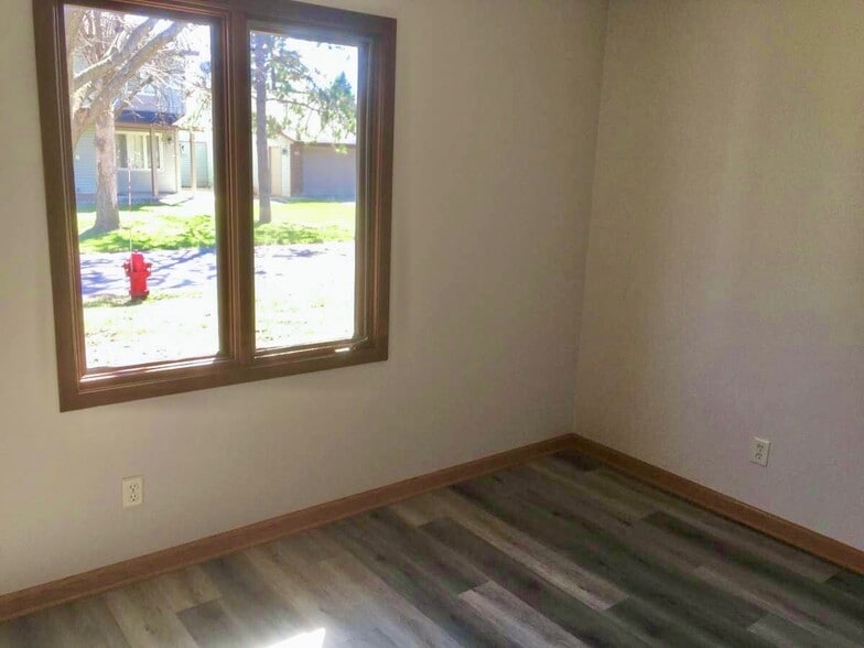 Building Photo - 4674 Lenore Ln
