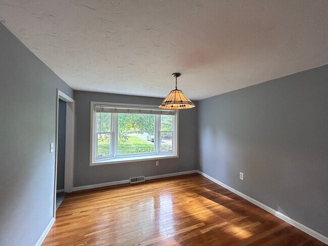 Building Photo - 42 Edgewood Rd