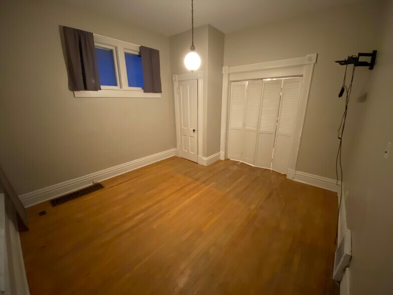 Building Photo - 688 Cook Ave