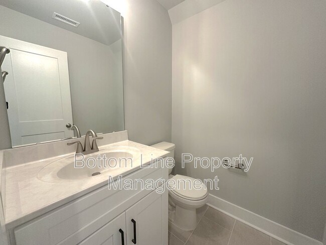 Building Photo - 2931 Burgess Dr
