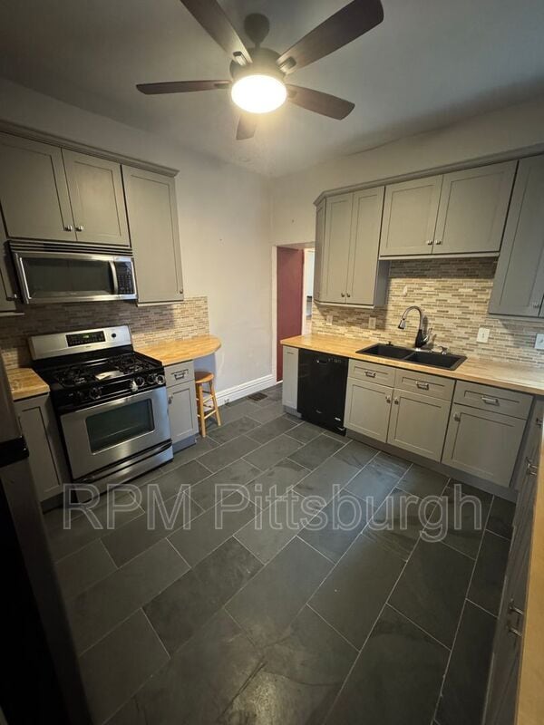 Building Photo - 5434 Baywood St