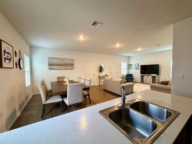 Building Photo - 2821 Dezmond Diamond Ct