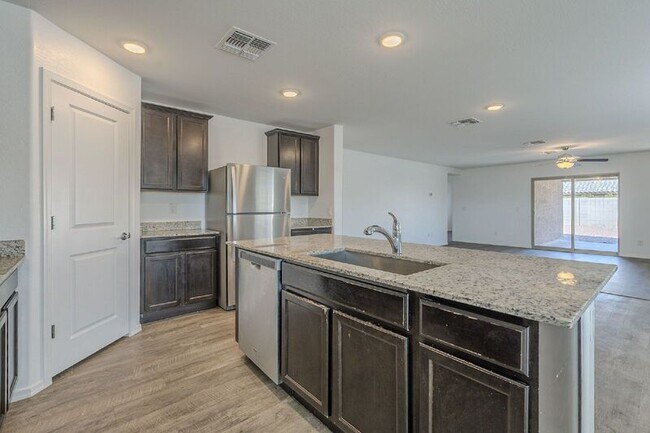 Building Photo - 1536 E Demain Dr