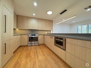 Building Photo - Modern 2-Bed, 2-Bath Residence in Prime We...