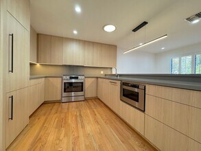 Building Photo - Modern 2-Bed, 2-Bath Residence in Prime West Hollywood