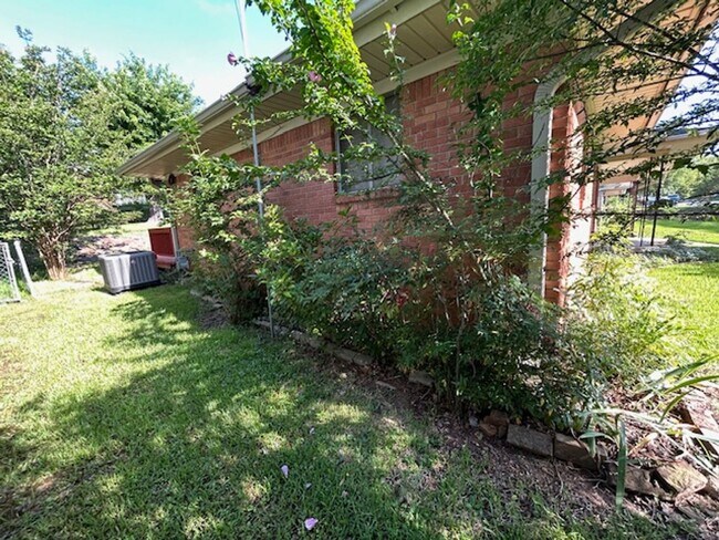 Building Photo - 5205 Nelbrook Dr