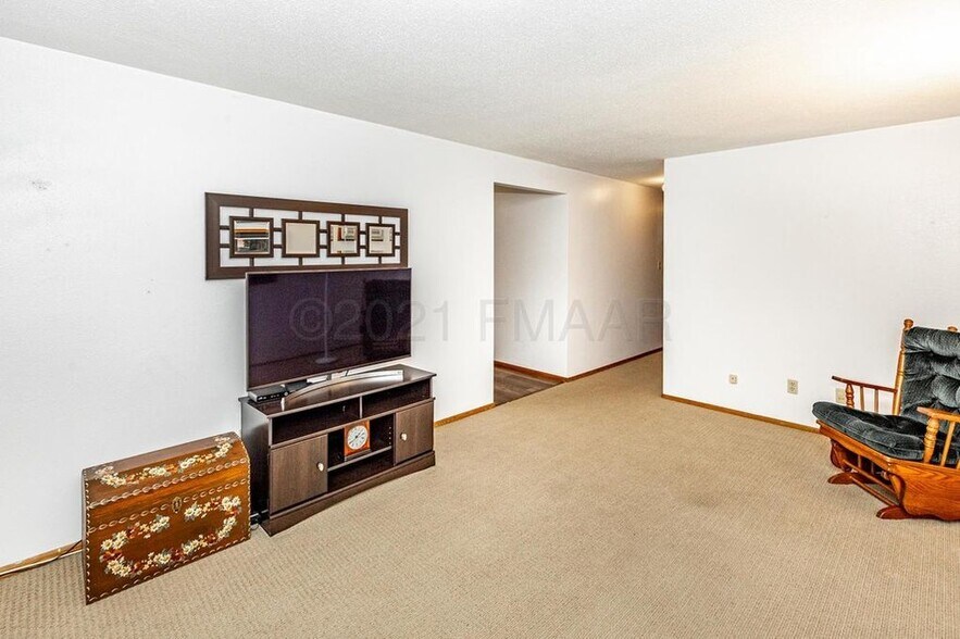 Building Photo - 1417 16 1/2 St S
