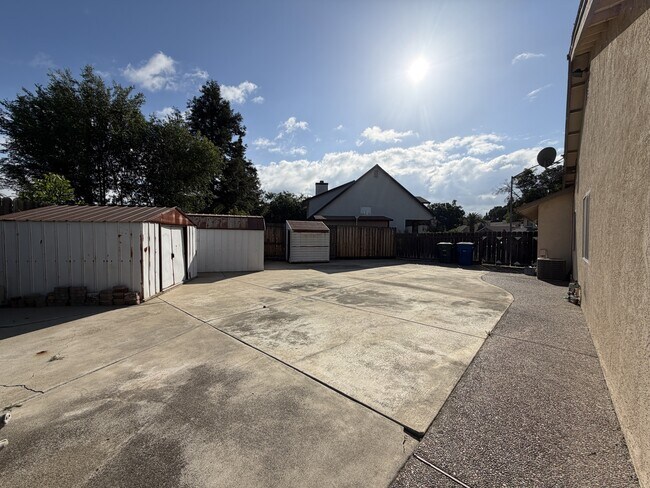 Building Photo - 501 Sears Dr