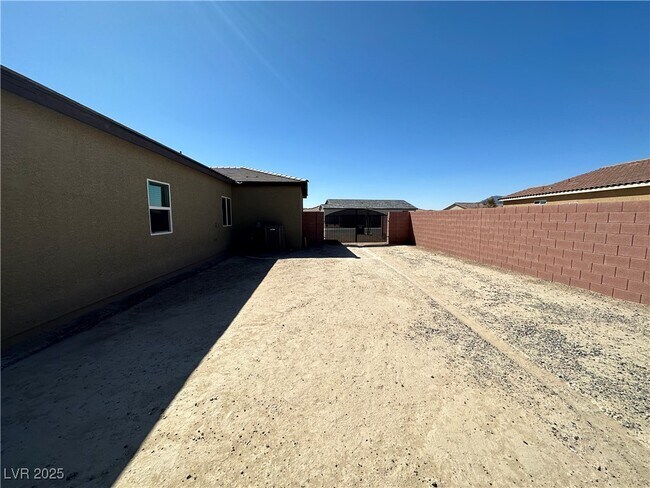 Building Photo - 1621 Pinedale St