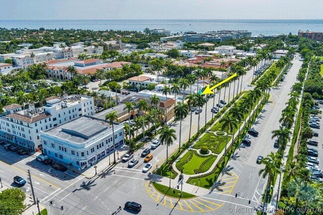 Building Photo - 255 Royal Poinciana Way