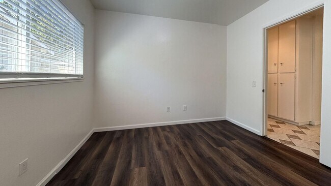 Building Photo - 539 Hidalgo Ave