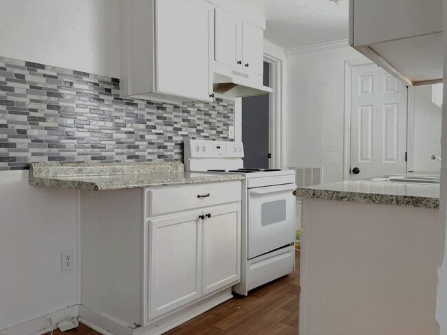 Building Photo - 2026 Clark St