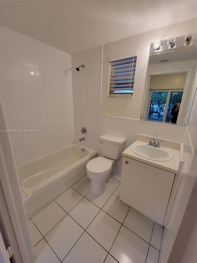 Building Photo - 1611 SW 2nd Ct