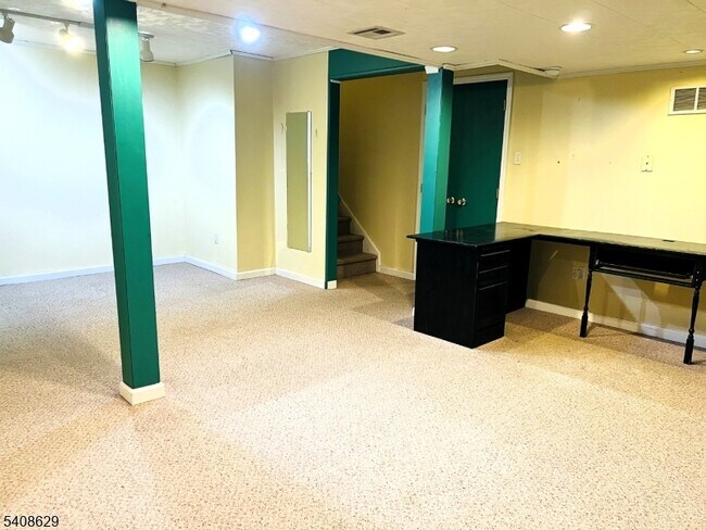 Building Photo - 1802 Scarlett Dr