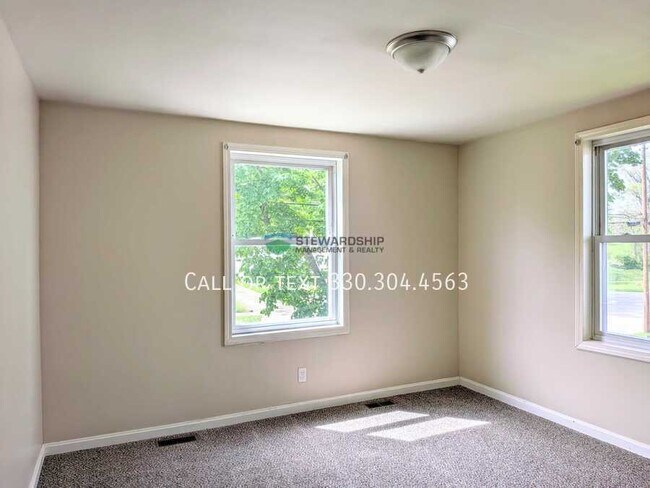 Building Photo - 940 17th St NE